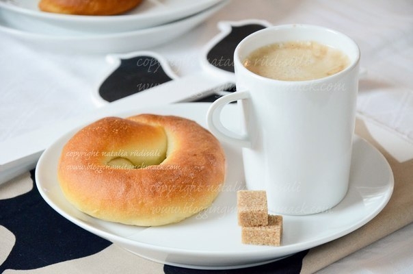 Йогуртовые бублики с изюмом Йогуртовые бублики с изюмом