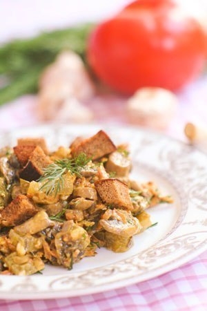 Грибной салат с сыром, морковью и огурцом Грибной салат с сыром, морковью и огурцом
