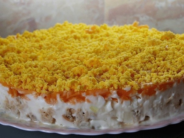 Салат из горбуши консервированной с грибами ('Мимоза') Салат из горбуши консервированной с грибами ('Мимоза')