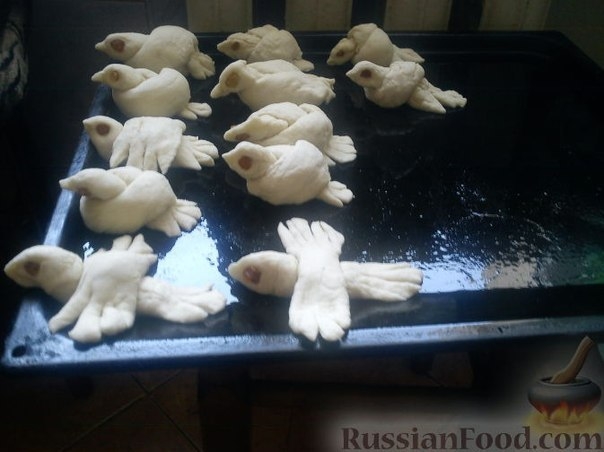 Постные булочки "Жаворонки". Отличное дополнение к постной трапезе выходного дня. Постные булочки "Жаворонки". Отличное дополнение к постной трапезе выходного дня.