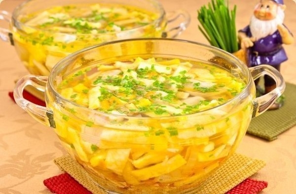 Куриный суп с яичными блинчиками (100 гр - 146.74 ккал) Куриный суп с яичными блинчиками (100 гр - 146.74 ккал)