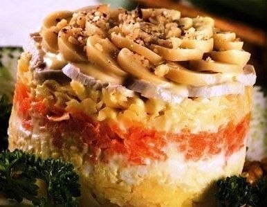 Салат 'Курочка с орешками'