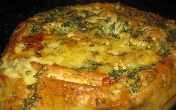 Пирог из лаваша с курицей и сыром.