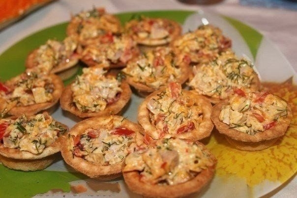 Тарталетки с копченой курицей