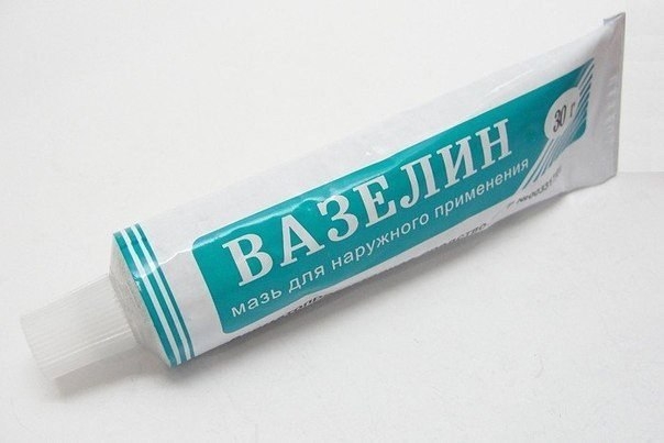 Как использовать вазелин в косметике
