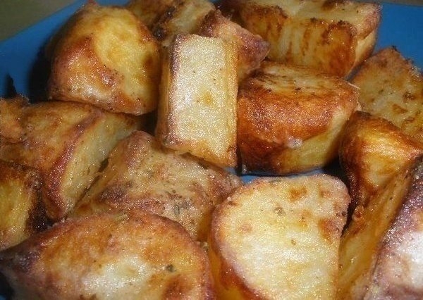 Картошка, запеченная в духовке - такая, как хотелось, но долго не получалось. Картошка, запеченная в духовке - такая, как хотелось, но долго не получалось.