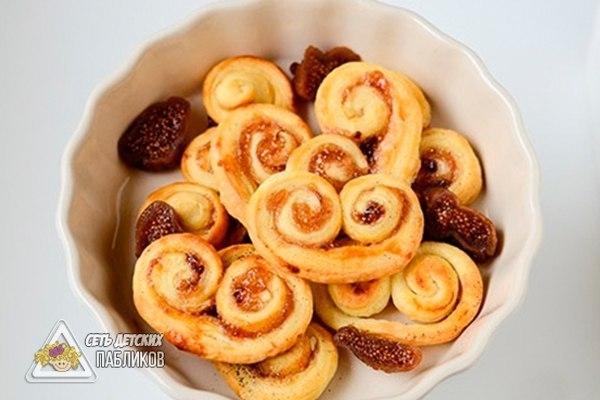 Слойки с джемом. Слойки с джемом.