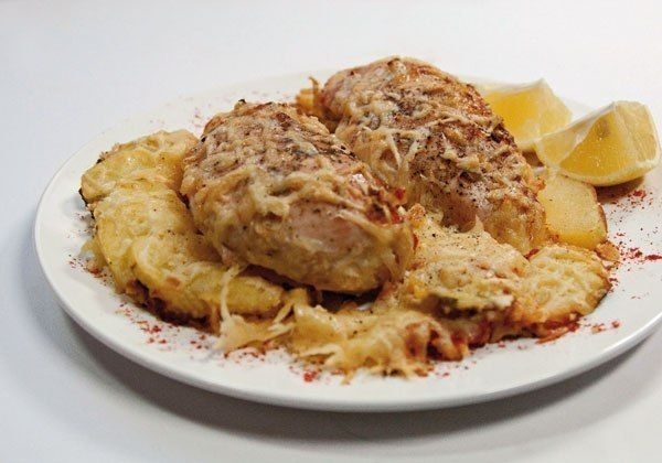 Куриные грудки, запеченные в сливках под сыром, для вашего школьника. Куриные грудки, запеченные в сливках под сыром, для вашего школьника.