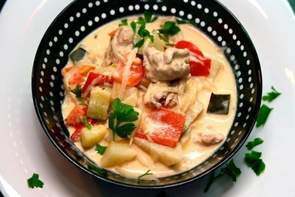 Кролик, тушеный с овощами.