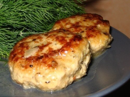 Салат с ветчиной, грибами и помидорами