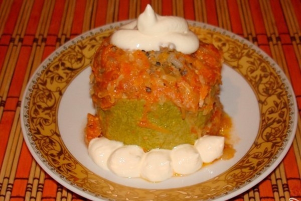 Кабачки с фаршем и рисом. Кабачки с фаршем и рисом.