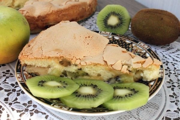 Шарлотка с яблоками и киви. Шарлотка с яблоками и киви.