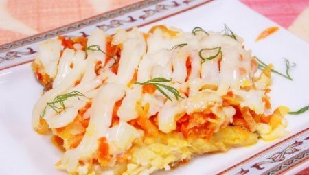 Рыба, запеченная с луком и морковью . Рыба, запеченная с луком и морковью .