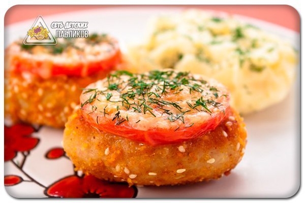 Котлеты из индейки, жаренные с помидорами и сыром. Котлеты из индейки, жаренные с помидорами и сыром.