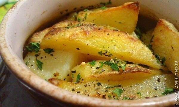 Картошка, тушенная с мясом в горшочке, вашему школьнику понравится. Картошка, тушенная с мясом в горшочке, вашему школьнику понравится.