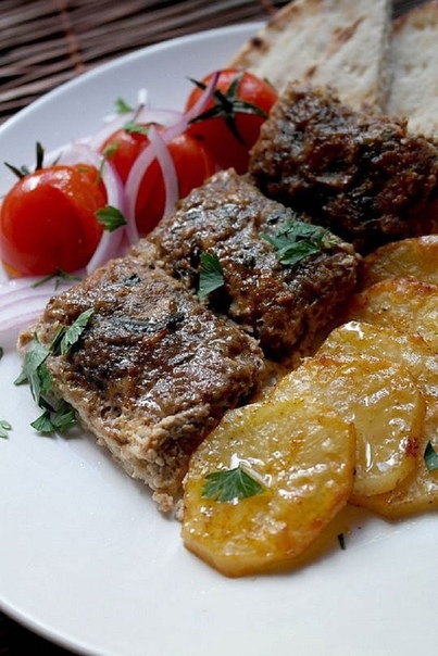 Фрикадельки с картофелем и кунжутным соусом Фрикадельки с картофелем и кунжутным соусом