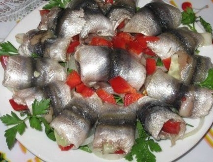 Закусочные роллы из кильки.
