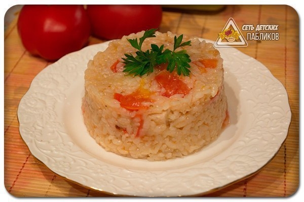 Рис с курицей и помидорами. Рис с курицей и помидорами.