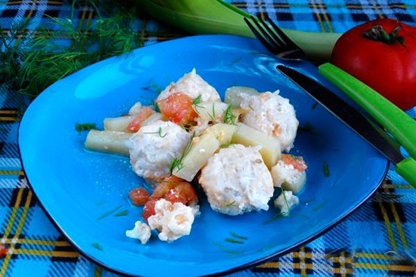 Куриные тефтели с овощами в сметане. Куриные тефтели с овощами в сметане.