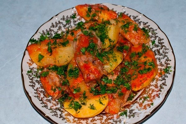 Соус с курицей и картошкой. Соус с курицей и картошкой.