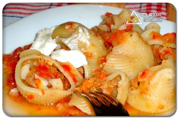 Говядина с кабачками и помидорами.