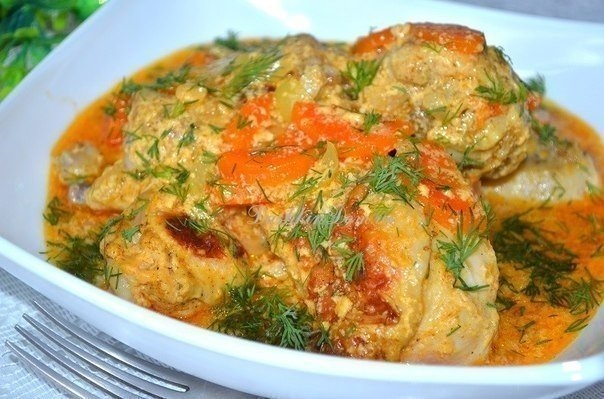 Нежная курочка в сметанном соусе в мультиварке. Нежная курочка в сметанном соусе в мультиварке.