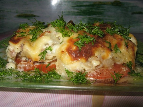 Очень вкусное и нежное мясо получается,благодаря соусу "Бешамель".Время на приготовление 1 час. Очень вкусное и нежное мясо получается,благодаря соусу "Бешамель".Время на приготовление 1 час.