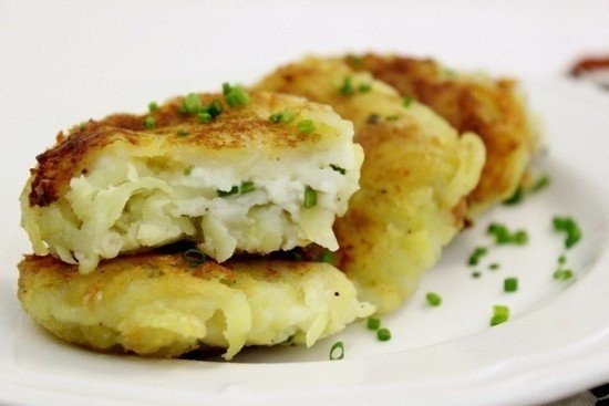 Картофельные пампушки с творожной начинкой.