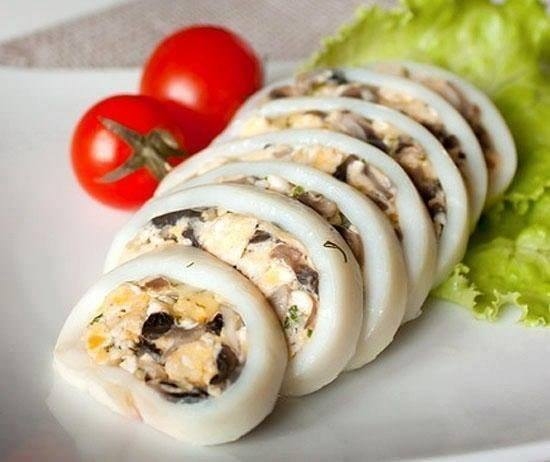 Фаршированные кальмары. Не буду спорить - не для самых маленьких, конечно, но очень вкусно!
