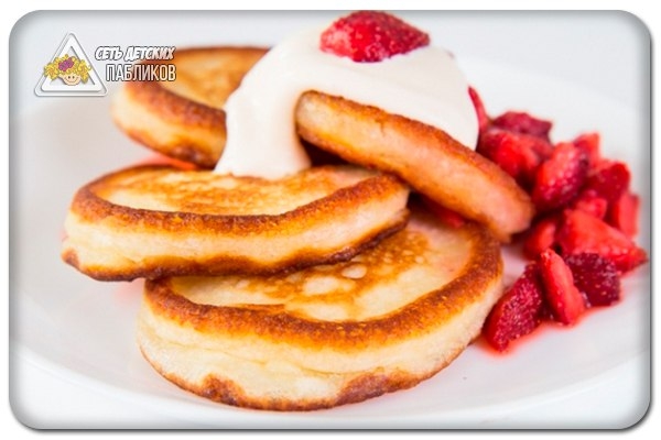 Вкусные пышные оладьи на кислом молоке. Вкусные пышные оладьи на кислом молоке.