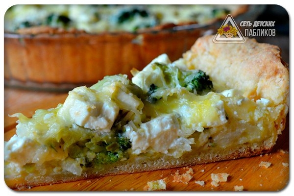 Киш с брокколи и сыром фета.
