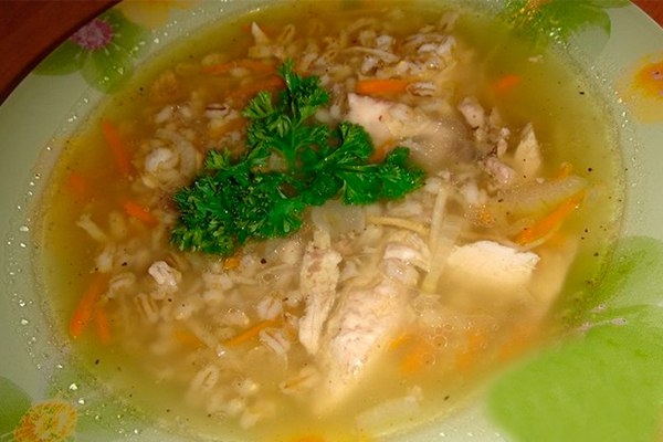Куриный суп с перловой крупой.