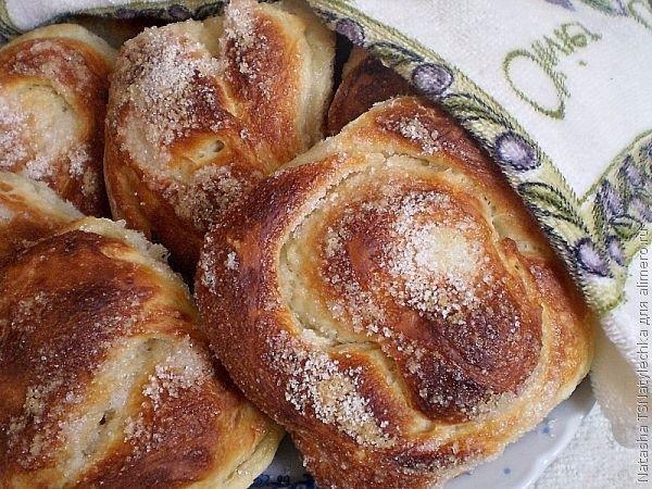 Пышные сахарные булочки.