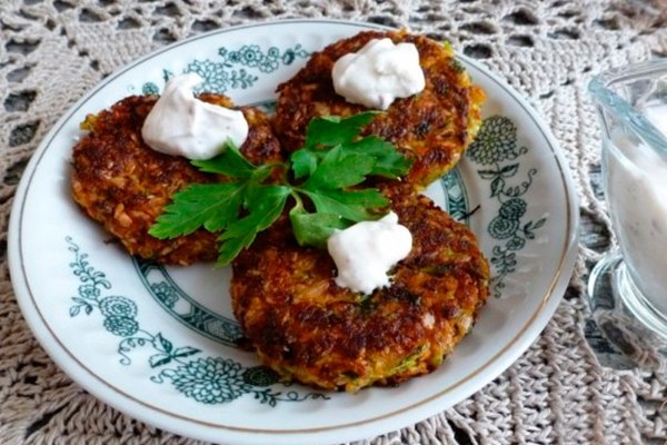 Оладьи из кабачка с морковью.