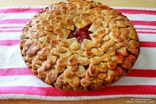 Клубничный сердечный пирог.