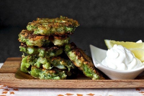 Оладушки с брокколи и сыром.