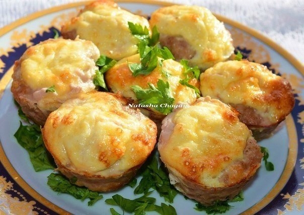 Мясные кексы с сырно-яичной начинкой. Мясные кексы с сырно-яичной начинкой.