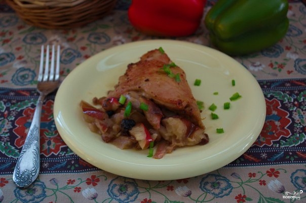 КУРИНЫЕ БЁДРА С ЯБЛОКОМ И ИЗЮМОМ КУРИНЫЕ БЁДРА С ЯБЛОКОМ И ИЗЮМОМ
