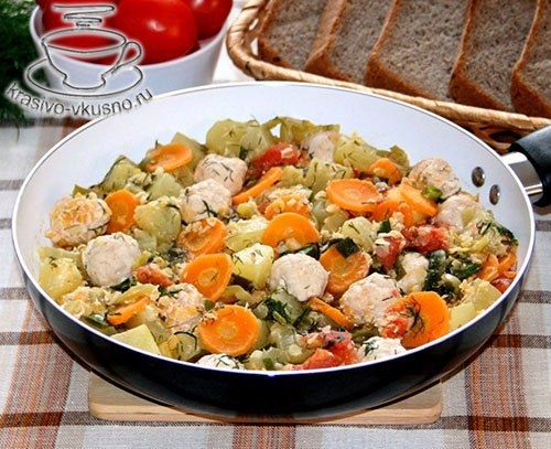 ОВОЩНОЕ РАГУ С КУРИНЫМИ ФРИКАДЕЛЬКАМИ