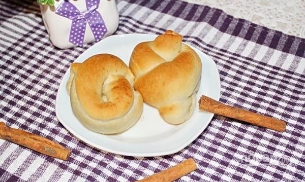 БУЛОЧКИ НА КЕФИРЕ В ДУХОВКЕ БУЛОЧКИ НА КЕФИРЕ В ДУХОВКЕ