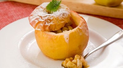 ПЕЧЕНЫЕ ЯБЛОКИ С РИСОМ, МОРКОВЬЮ И ЯЙЦОМ