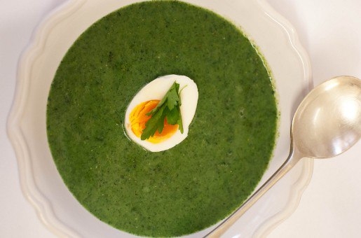 ПРОТЕРТЫЕ ЗЕЛЕНЫЕ ЩИ НА МЯСНОМ БУЛЬОНЕ
