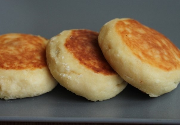 СЫРНИЧКИ С БАНАНОВОЙ НАЧИНКОЙ СЫРНИЧКИ С БАНАНОВОЙ НАЧИНКОЙ