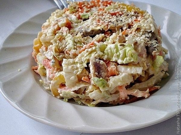 Салат с пекинской капустой «Переполох». Салат с пекинской капустой «Переполох».