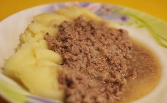 МОЛОТОЕ МЯСО С КАРТОФЕЛЬНЫМ ПЮРЕ МОЛОТОЕ МЯСО С КАРТОФЕЛЬНЫМ ПЮРЕ