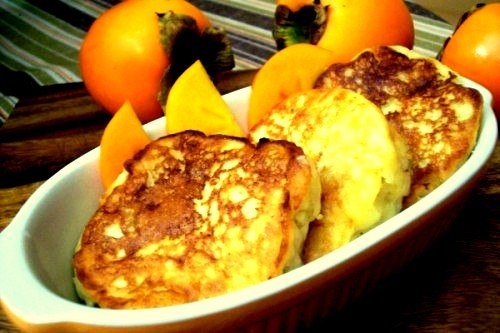 СЫРНИКИ С ХУРМОЙ СЫРНИКИ С ХУРМОЙ