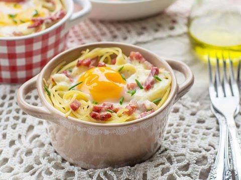 Паста Карбонара: рецепт с беконом, сыром и яйцом Паста Карбонара: рецепт с беконом, сыром и яйцом