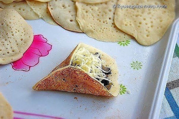 Блинчики с грибами и сыром это не простые блинчики! Простые так не получится завернуть.... Сама их п Блинчики с грибами и сыром это не простые блинчики! Простые так не получится завернуть.... Сама их п