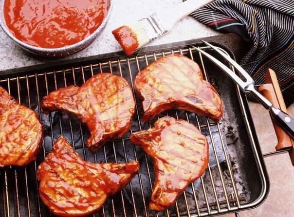 Барбекю из разных видов мяса.