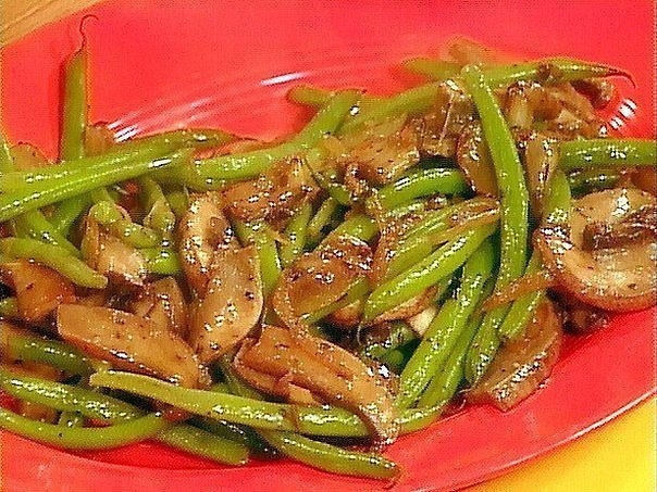 Соте из зелёной стручковой фасоли и грибов